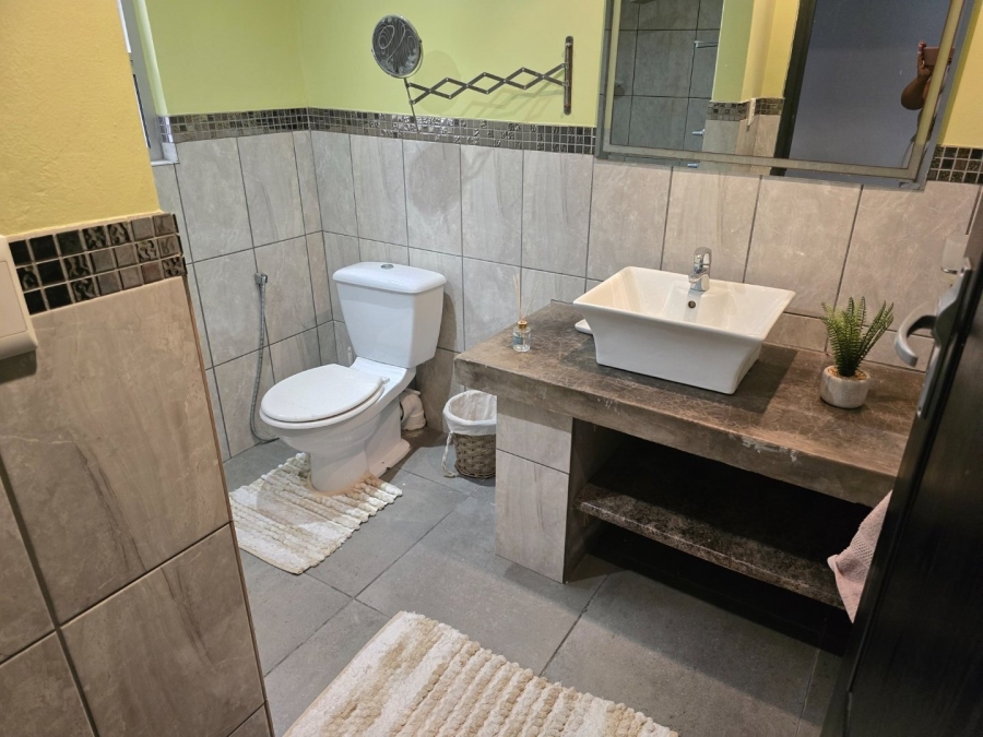 5 Bedroom Property for Sale in Portlands Western Cape